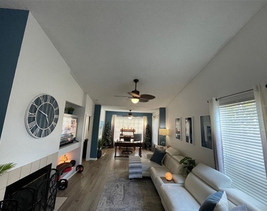 13103 Mulberry Park Drive - Photo Thumbnail 6