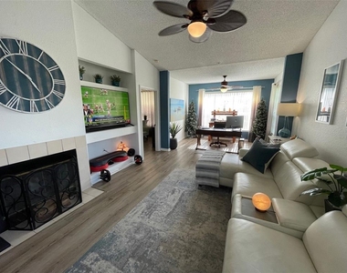 13103 Mulberry Park Drive - Photo Thumbnail 5