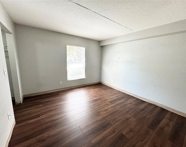 1229 Kennedy Road - Photo Thumbnail 11