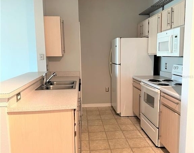 5475 Vineland Road - Photo Thumbnail 10