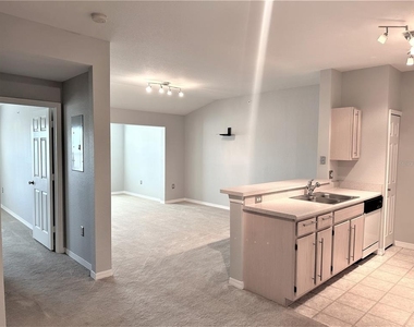 5475 Vineland Road - Photo Thumbnail 5