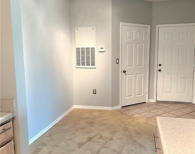 5475 Vineland Road - Photo Thumbnail 14