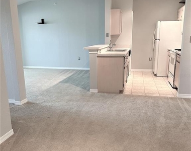 5475 Vineland Road - Photo Thumbnail 4