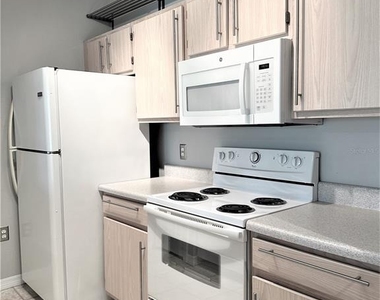 5475 Vineland Road - Photo Thumbnail 12