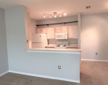 5475 Vineland Road - Photo Thumbnail 9