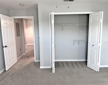5475 Vineland Road - Photo Thumbnail 21