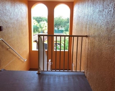 5475 Vineland Road - Photo Thumbnail 2
