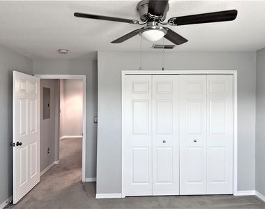 5475 Vineland Road - Photo Thumbnail 20