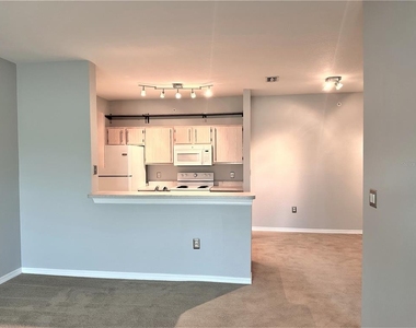 5475 Vineland Road - Photo Thumbnail 18