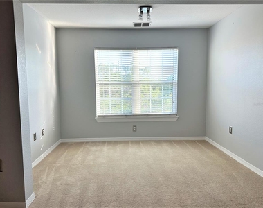 5475 Vineland Road - Photo Thumbnail 8