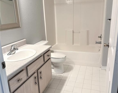 5475 Vineland Road - Photo Thumbnail 23