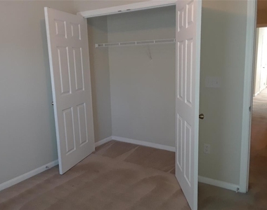 2533 Old Kent Circle - Photo Thumbnail 21