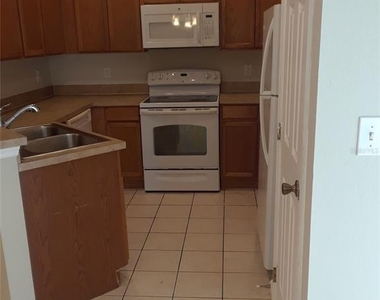 2533 Old Kent Circle - Photo Thumbnail 3