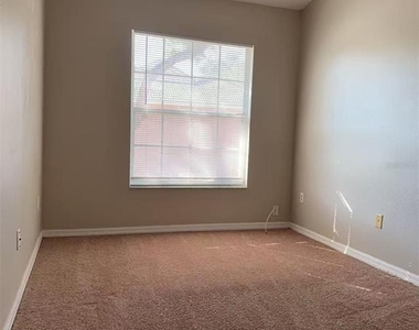 1206 N Fairway Drive - Photo Thumbnail 4