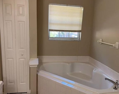 1206 N Fairway Drive - Photo Thumbnail 8