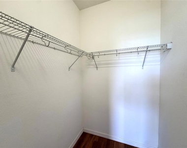 10735 Savannah Wood Drive - Photo Thumbnail 17