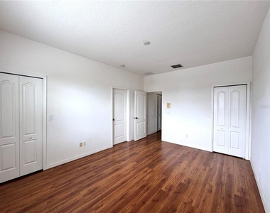 10735 Savannah Wood Drive - Photo Thumbnail 15