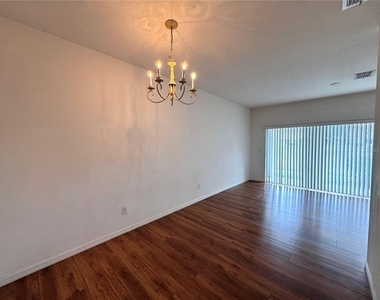 10735 Savannah Wood Drive - Photo Thumbnail 2