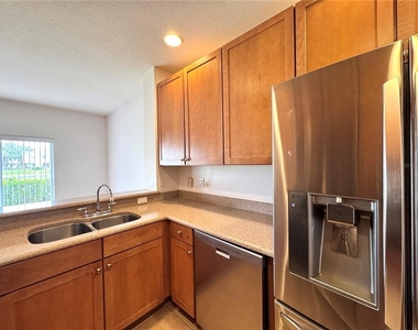 10735 Savannah Wood Drive - Photo Thumbnail 8