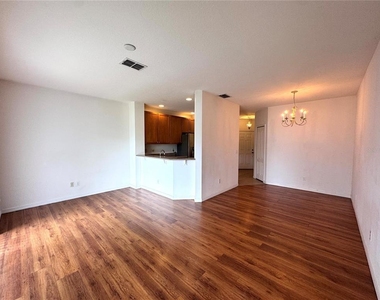 10735 Savannah Wood Drive - Photo Thumbnail 4