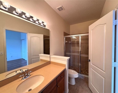 10735 Savannah Wood Drive - Photo Thumbnail 12