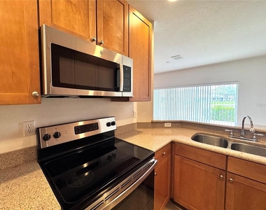 10735 Savannah Wood Drive - Photo Thumbnail 7