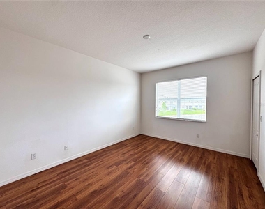 10735 Savannah Wood Drive - Photo Thumbnail 16