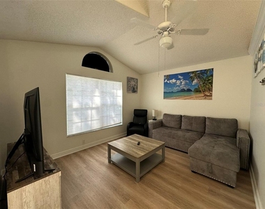 1009 Lake Davenport Boulevard - Photo Thumbnail 3