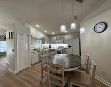 1009 Lake Davenport Boulevard - Photo Thumbnail 7