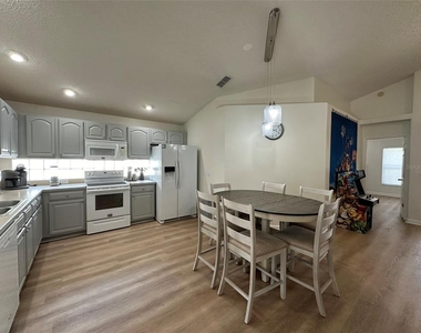 1009 Lake Davenport Boulevard - Photo Thumbnail 6