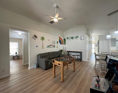 1009 Lake Davenport Boulevard - Photo Thumbnail 11