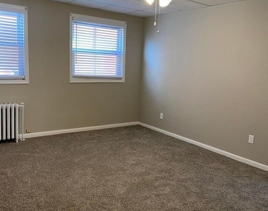 131 S Blakely Street - Photo Thumbnail 4