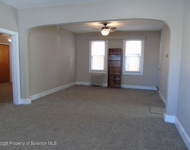 131 S Blakely Street - Photo Thumbnail 2