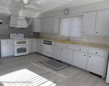 131 S Blakely Street - Photo Thumbnail 6