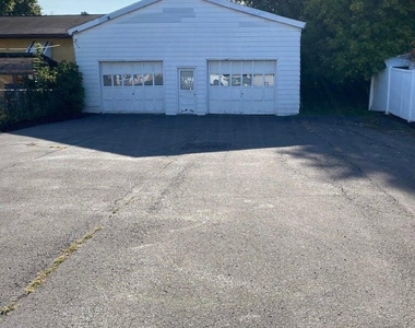 131 S Blakely Street - Photo Thumbnail 9