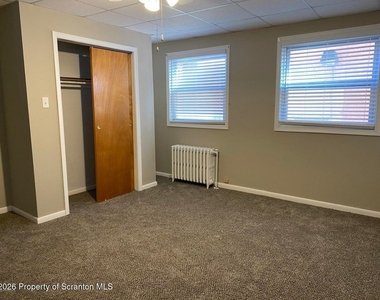 131 S Blakely Street - Photo Thumbnail 3