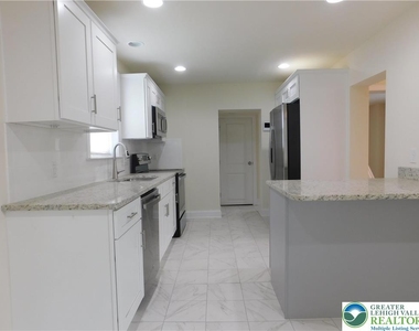 68 W Union Boulevard - Photo Thumbnail 15