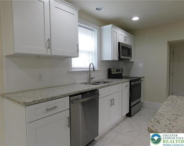 68 W Union Boulevard - Photo Thumbnail 20