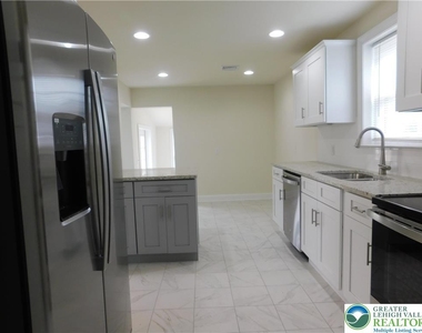 68 W Union Boulevard - Photo Thumbnail 11