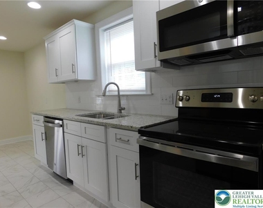 68 W Union Boulevard - Photo Thumbnail 12
