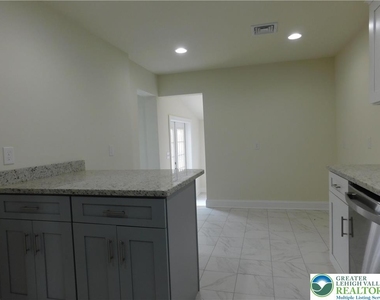 68 W Union Boulevard - Photo Thumbnail 13