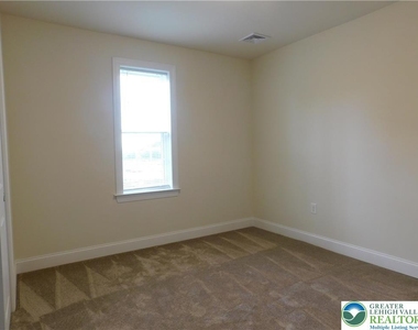 68 W Union Boulevard - Photo Thumbnail 27