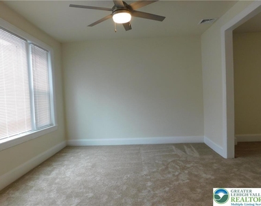 68 W Union Boulevard - Photo Thumbnail 4
