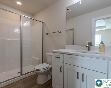 1411 Greenview Drive - Photo Thumbnail 16