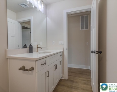 1411 Greenview Drive - Photo Thumbnail 22