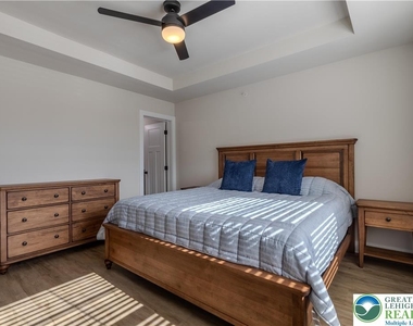 1411 Greenview Drive - Photo Thumbnail 15