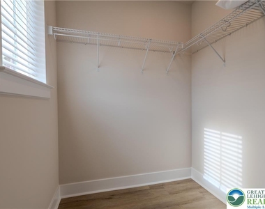 1411 Greenview Drive - Photo Thumbnail 18