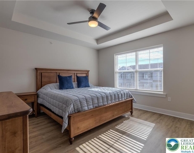 1411 Greenview Drive - Photo Thumbnail 14