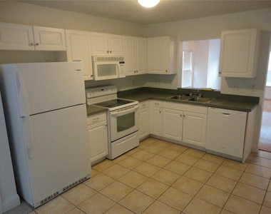 2636 Sw 35th Place - Photo Thumbnail 3
