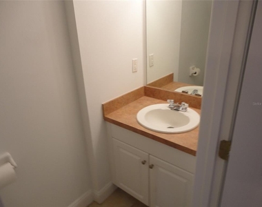 2636 Sw 35th Place - Photo Thumbnail 4